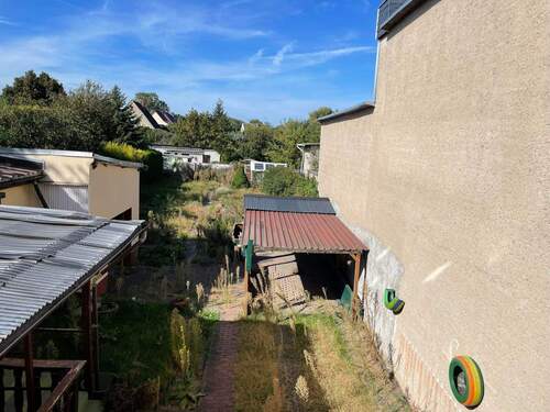 Blick in das Grundstück - 