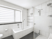 Großzügig mit Wanne und Dusche - 