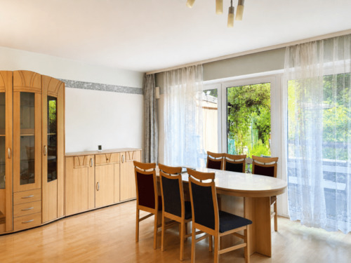 Essplatz mit Blick in den Garten - 
