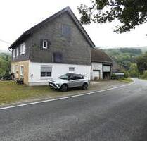 HISTORISCHES FACHWERKHAUS MIT CHARME, GROßEM GRUNDSTÜCK UND VIELSEITIGEM NUTZUNGSPOTENZIAL - Bad Berleburg Wunderthausen