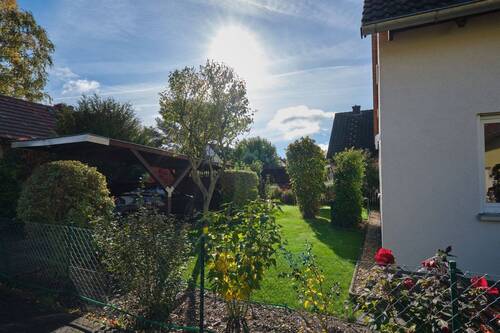 Seitenansicht mit Haus - 