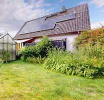 Entspanntes Wohnen in ruhiger Lage: Haus mit Terrasse und klimatisiertem Dachgeschoss - Berlin Lichtenrade