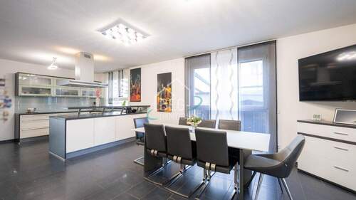 Essbereich mit Küche - Doppelhaushälfte mit 284,00 m&sup2; in Herbolzheim zum Kaufen