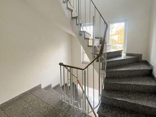 Treppenhaus - Etagenwohnung mit 87,70 m&sup2; in Weißenfels zum Kaufen