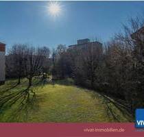 Energetisch gut, Lage auch! Top gepflegte 2ZKB mit Aussichtsbalkon und Garage. Käuferprovisionsfrei! - Steinbach (Taunus)