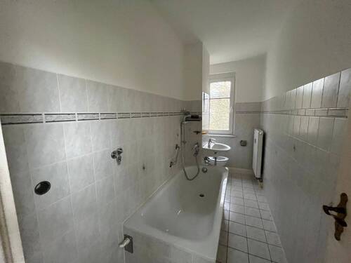 Bad.jpg - 2 Zimmer Etagenwohnung zur Miete in Zwickau