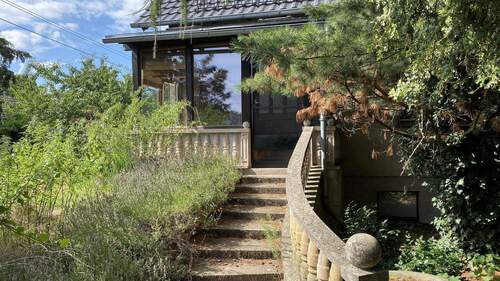 Außentreppe zum Wintergarten - Charmante Immobilie in ruhiger Lage