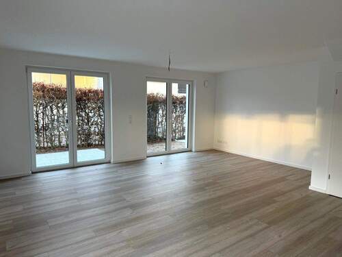 Wohn-/ Essbereich mit Terrasse - 