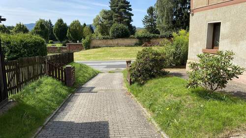Zufahrt - Einfamilienhaus mit 130,00 m² in Bertsdorf-Hörnitz zum Kaufen