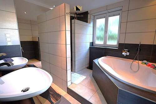 ..direkt daneben das exclusive Bad - 