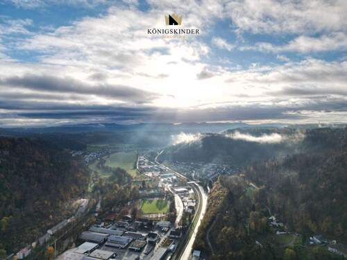 ...ein weiter Blick ins Tal - Mehrfamilienhaus, Wohnhaus mit 325,00 m² in Oberndorf am Neckar zum Kaufen