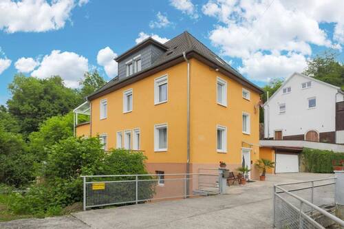 Straßenansicht - 7 Zimmer Mehrfamilienhaus, Wohnhaus zum Kaufen in Niefern-Öschelbronn