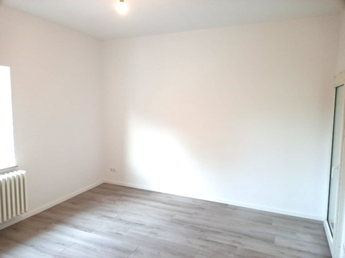 Wohnzimmer 2 - 1 Zimmer Etagenwohnung zur Miete in Duisburg