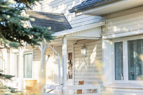 Bild 1 - Friedrichsthal-Attraktives Einfamilienhaus mit viel Entwicklungspotenzial auf großzügigem Grundstück