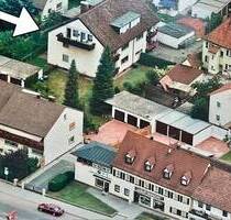 Solide Dachgeschosswohnung mit Balkon, Garage & Entwicklungspotenzial in Ochenbruck! - Schwarzenbruck