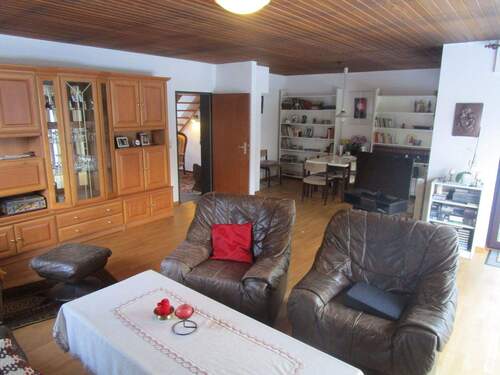 57. Wohnzimmer des Bungalows..JPG - 