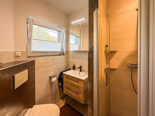 Gäste-Bad mit Dusche - 