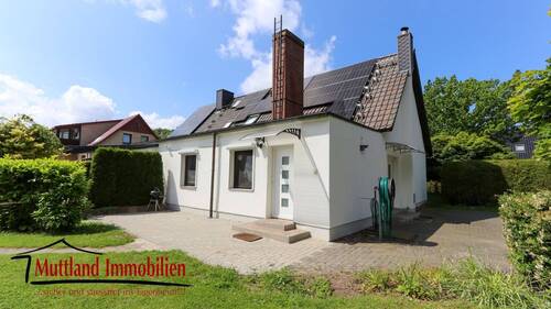 Haupthaus - 8 Zimmer Einfamilienhaus zum Kaufen in Klausdorf