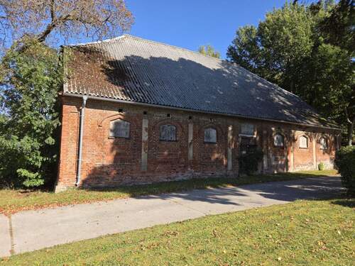 Vorderansicht - Ehemaliges Kutscherhaus - Pferdestall wartet auf neue Ideen