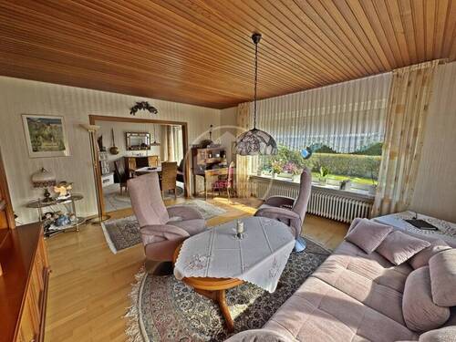 Wohnzimmer - 5 Zimmer Einfamilienhaus in Aurich