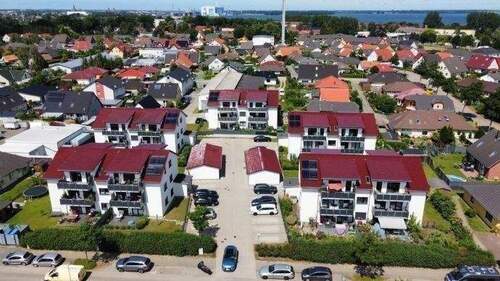 Luftaufnahme - Moderne und ruhig gelegene 4-Raumwohnung im Stralsunder Stadtteil 'Andershof'