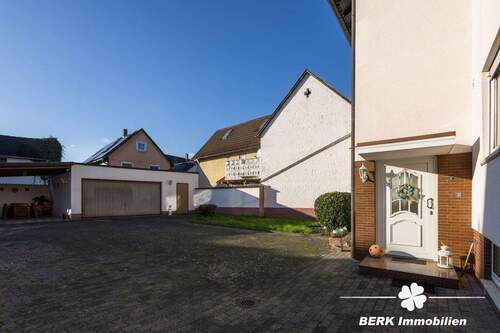 Hof und Eingangsbereich - 1 Zimmer Mehrfamilienhaus, Wohnhaus zum Kaufen in Stockstadt am Main