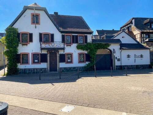 Ansicht von der Straße - Exklusives Wohndomizil & Repräsentativer Standort