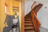 Separates WC und Treppenhaus EG - 