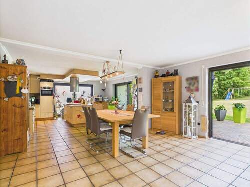 Küche mit Essbereich - 1 Zimmer Mehrfamilienhaus, Wohnhaus zum Kaufen in Stadtlauringen / Ballingshausen