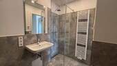 Bad mit Dusche - 