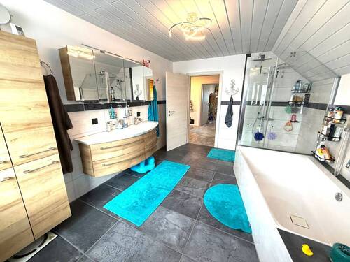 Die schicken Badmöbel machen jede Morgentoilette zum Highlight - 