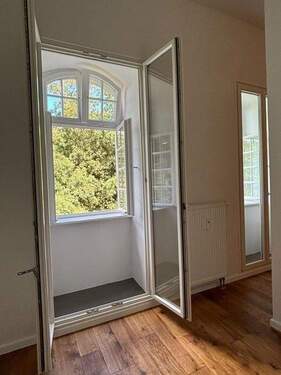 Wohnzimmer, Waldseite, Osten - 