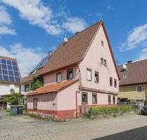Ein Haus mit Geschichte - charmante Doppelhaushälfte im Herzen von Wiernsheim!