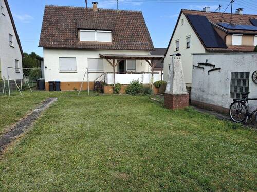 Garten mit Haus - 5 Zimmer Einfamilienhaus zum Kaufen in Rutesheim