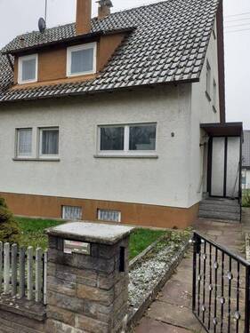 Eingang - 5 Zimmer Einfamilienhaus in Rutesheim