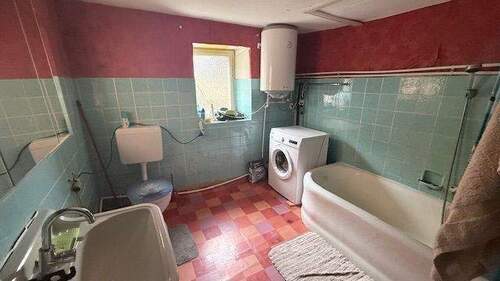 Bad EG - Mehrfamilienhaus, Wohnhaus mit 110,00 m² in Thüngen zum Kaufen