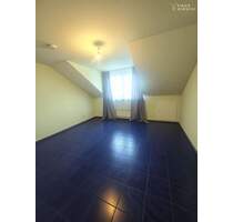 Gemütliche Dachgeschosswohnung mit Balkon und Traumblick! - Singen (Hohentwiel)