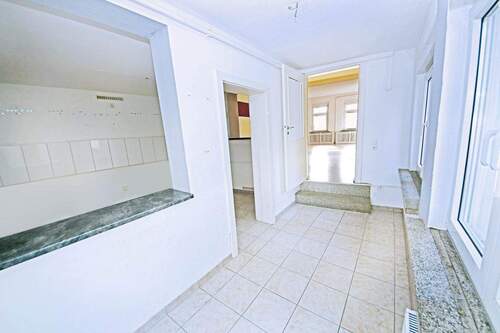 Eingangsdiele im EG - 6 Zimmer Mehrfamilienhaus, Wohnhaus zum Kaufen in Dessau-Roßlau