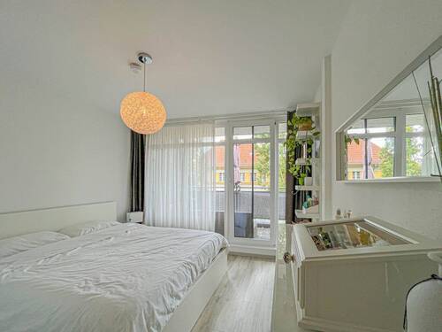 Schlafzimmer mit Balkon - 