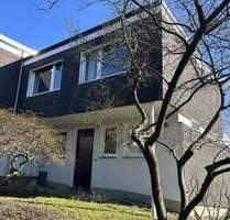 WOHNEN MIT CHARAKTER - REIHENENDHAUS IN SPLIT-LEVEL-BAUWEISE MIT GARAGE IN WUPPERTAL-ELBERFELD!