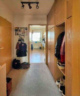 Eingangsbereich/Garderobe und Küche - 