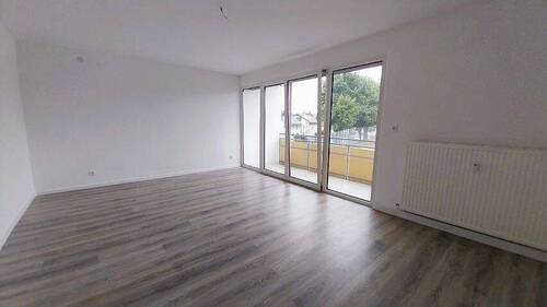 Wohnzimmer - Waldsassen! Sanierte 3-Zimmer-Wohnung mit Balkon WE05
