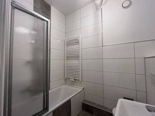 Bad - 2 Zimmer Etagenwohnung zur Miete in Düsseldorf