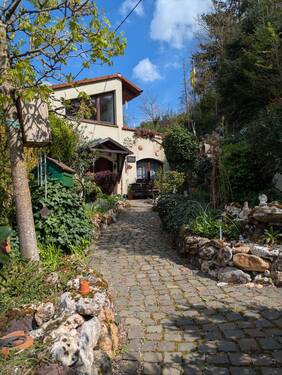 Ansicht - Einfamilienhaus mit Galerie plus Sanierungsobjekt und 2000m² Garten