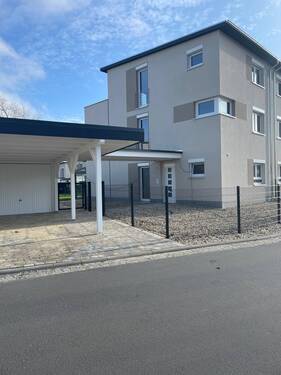 Straßenansicht Beispiel - Neubau eines schlüsselfertigen Stadthaus mit Garten und 140m² Wohnfläche