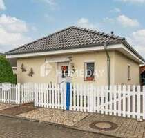 Einfamilienhaus im Bungalow-Stil - Wohnen auf einer Ebene mit Garten, Terrasse und Carport - Werneuchen