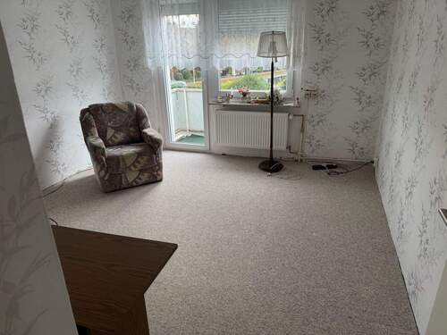 Schlafzimmer mit Zugang z. Balkon - 