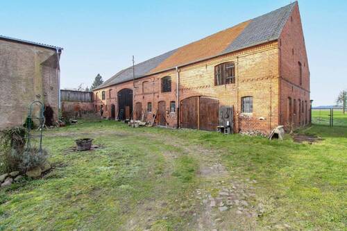 Großes Stallgebäude - 