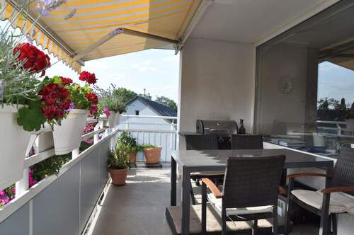 Balkon - Ihr neues Familienglück: Traumhafte 4-Zi.-Wohnung mit Sonnenbalkon und Aufzug