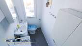 WC mit Waschmaschinenstellplatz - 